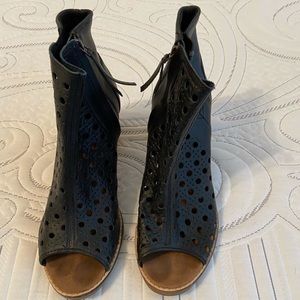 Toms